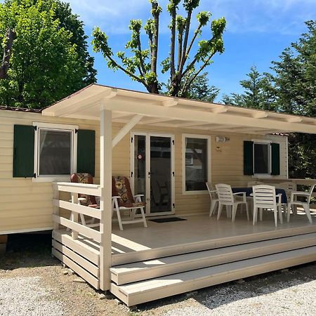 Chalet Camping River Italie Met 2 Slaapkamers Ameglia Exteriér fotografie