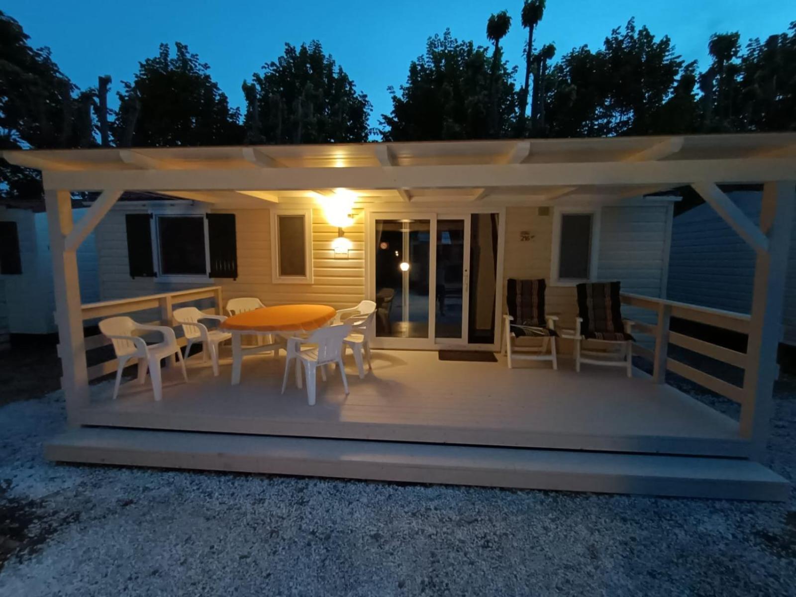 Chalet Camping River Italie Met 2 Slaapkamers Ameglia Exteriér fotografie