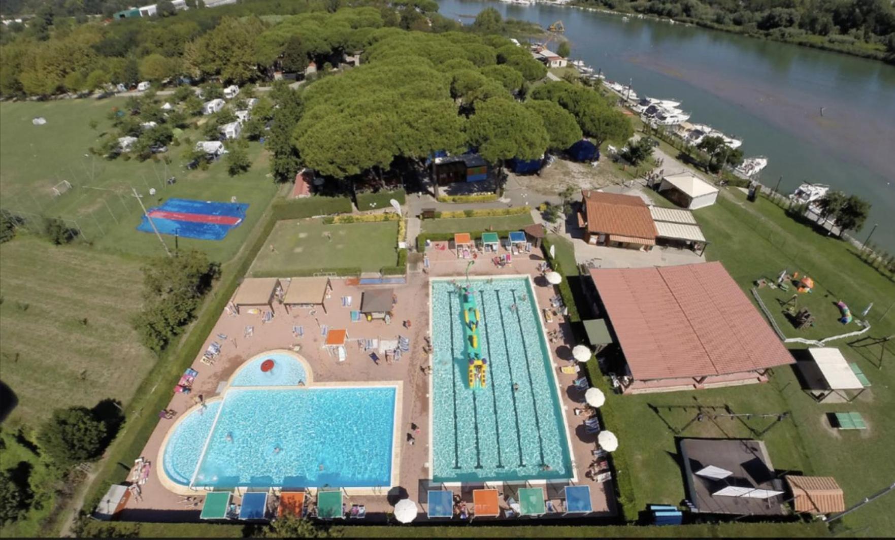 Chalet Camping River Italie Met 2 Slaapkamers Ameglia Exteriér fotografie