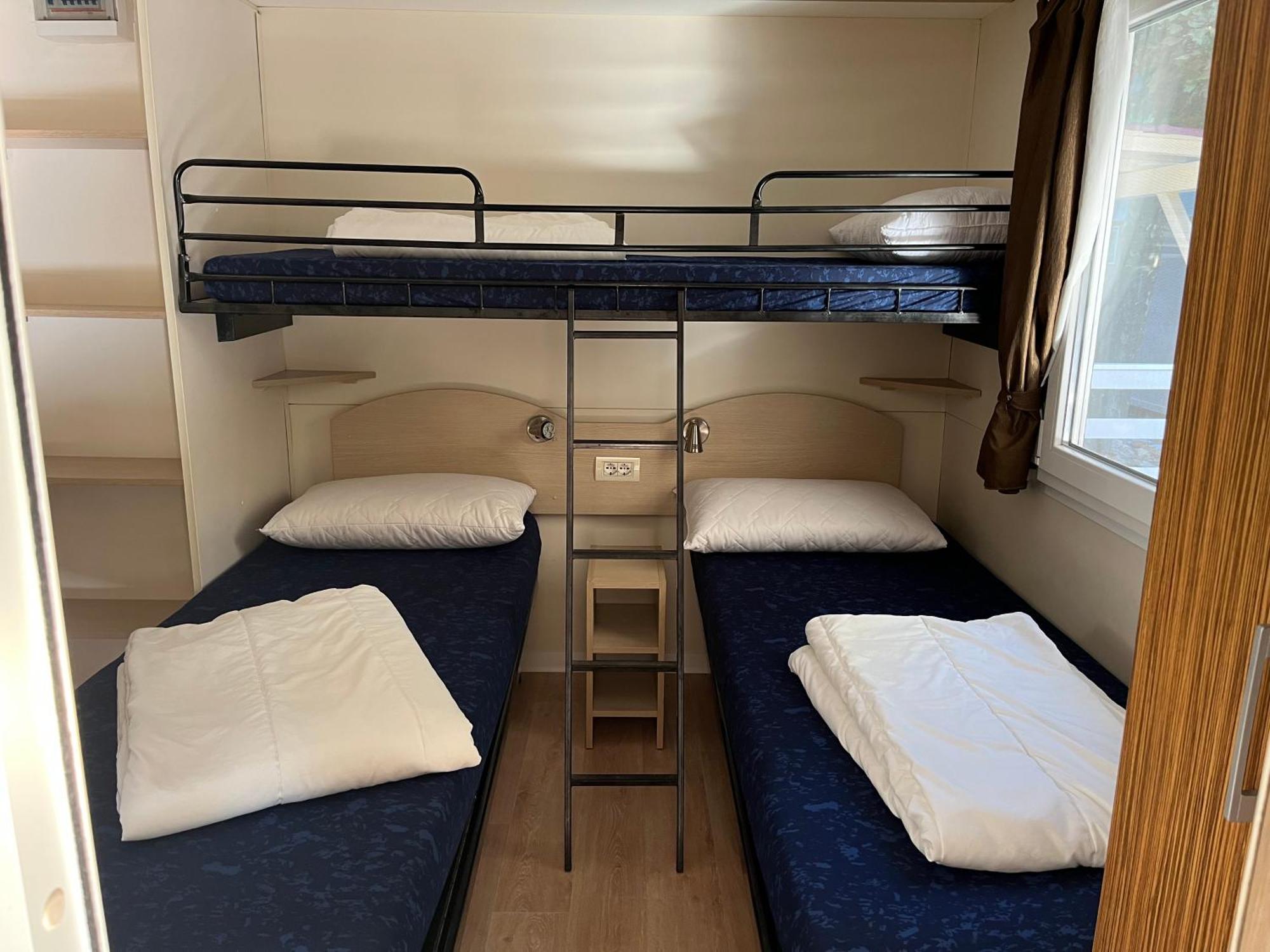 Chalet Camping River Italie Met 2 Slaapkamers Ameglia Exteriér fotografie