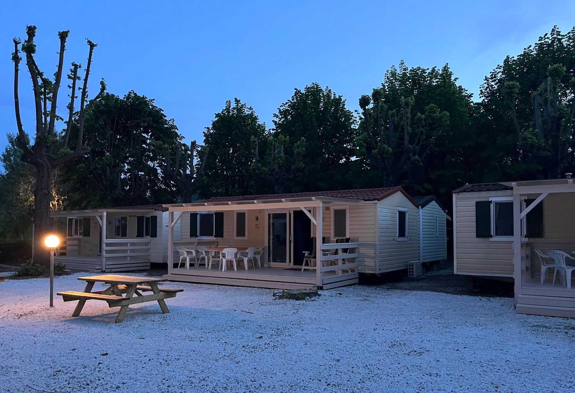 Chalet Camping River Italie Met 2 Slaapkamers Ameglia Exteriér fotografie