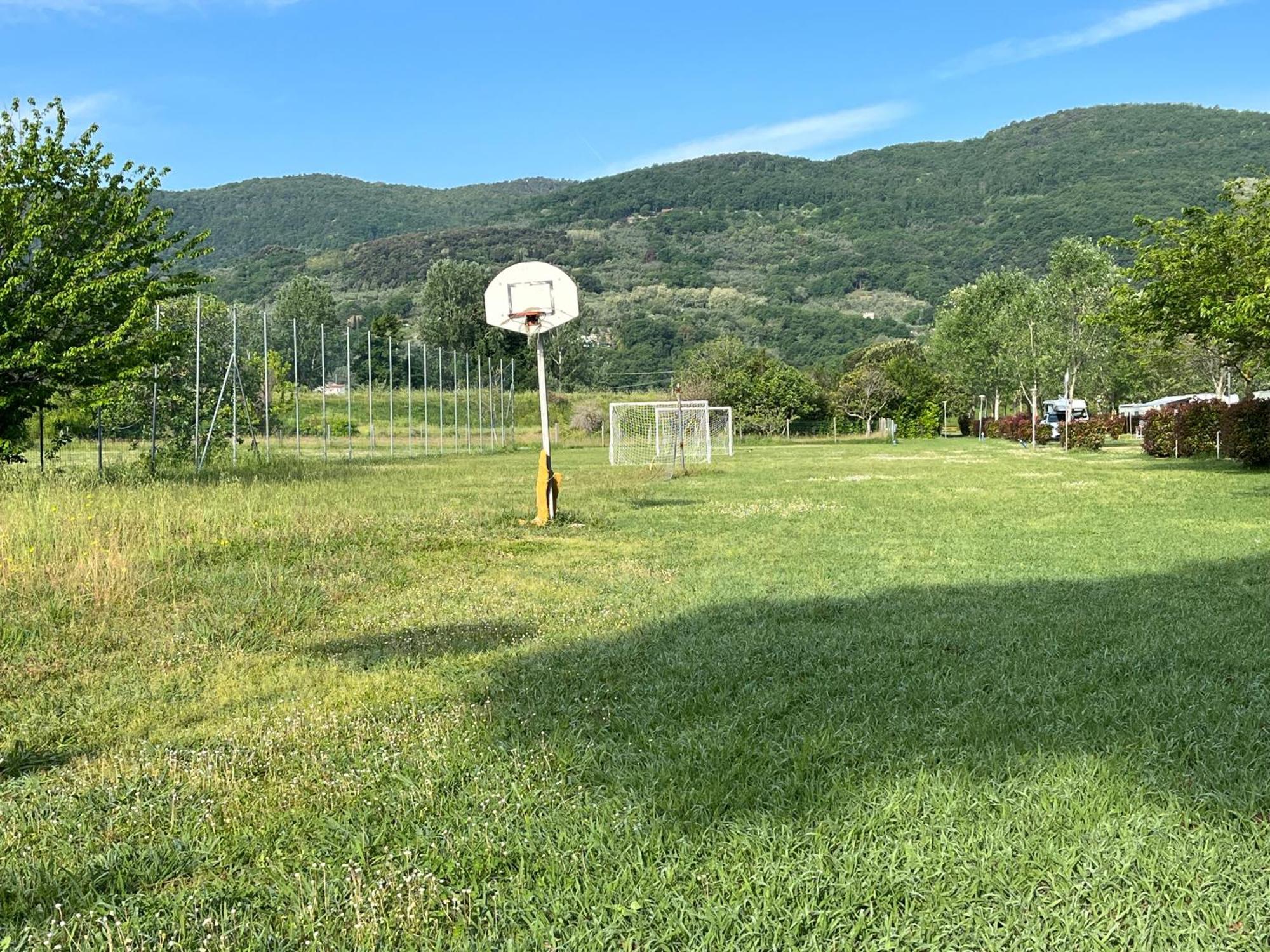 Chalet Camping River Italie Met 2 Slaapkamers Ameglia Exteriér fotografie
